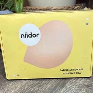 Niidor Fabric Black Strapless Adhesive Bra